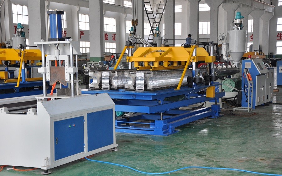 QingDao PE / PP / PA / พีวีซีเดี่ยวผนังลูกฟูกท่อ Extrusion Line / Corrugated Pipe Machine