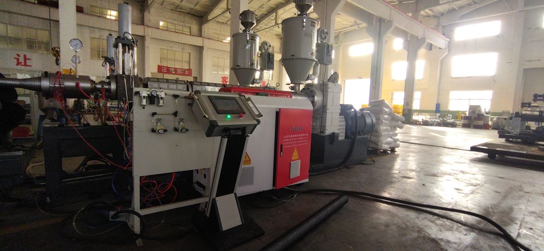 สายการผลิตท่อลูกฟูกสองชั้นอัตโนมัติ พร้อมระบบควบคุม PLC ขั้นสูง และแม่พิมพ์ 28/36 คู่ สำหรับท่อขนาดเส้นผ่านศูนย์กลาง 50 มม. - 200 มม.