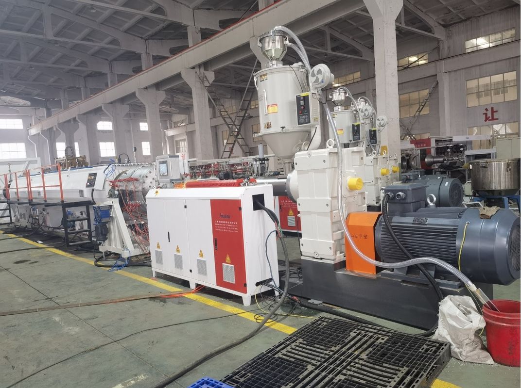 HDPE PP Pipe Solid Wall Extrusion Line สําหรับการดึงออกของท่อที่ทนทานและแข็งแรง