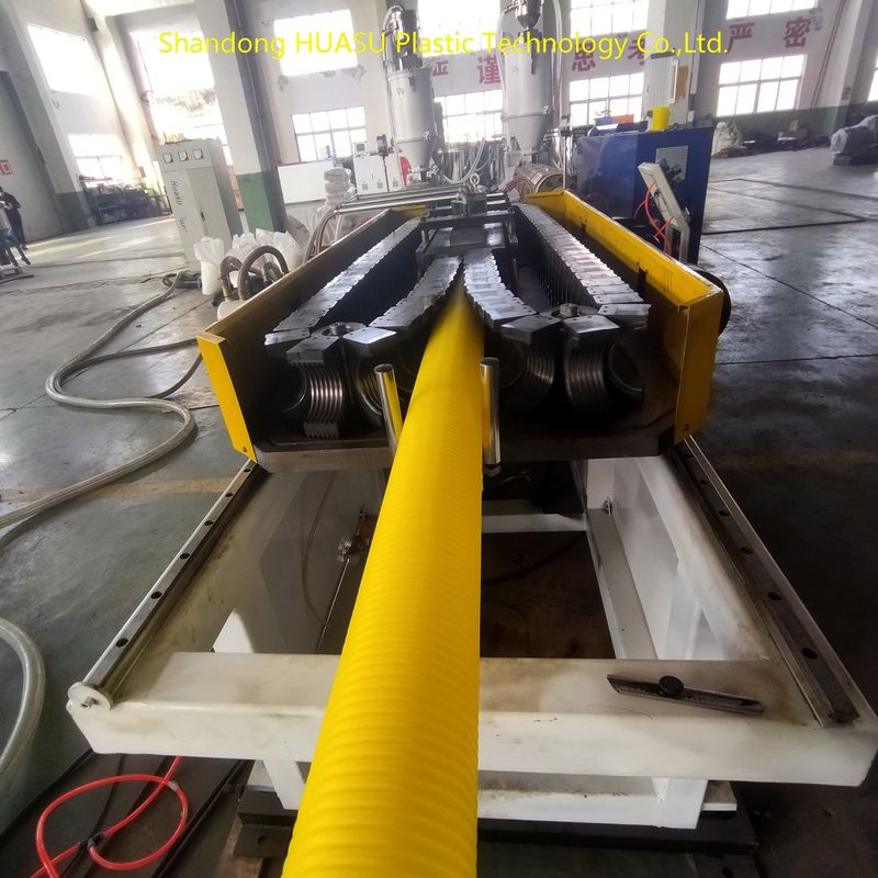 เครื่องผลิตท่อลูกฟูกสองชั้นสำหรับกำลังการผลิต 100-1000kW พร้อมระบบควบคุม PLC และการระบายความร้อนด้วยน้ำสำหรับเอาต์พุตที่ปรับแต่งได้