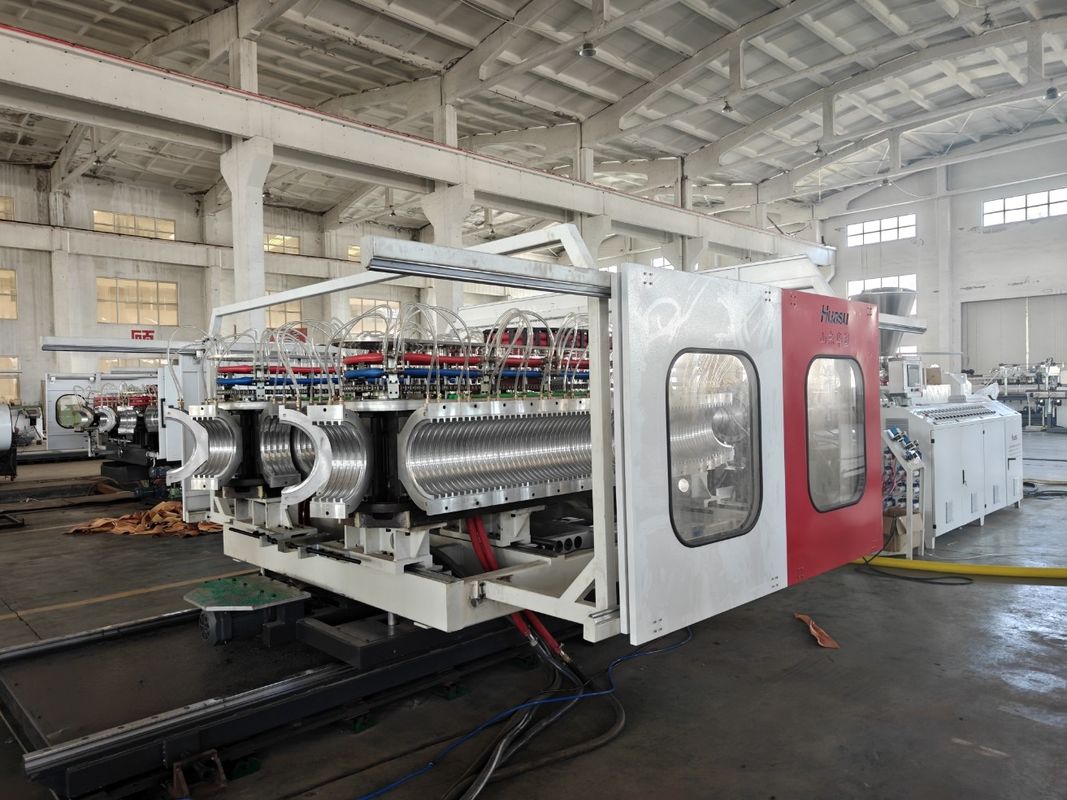 สายพลาสติก PE PP PVC Pipe Extrusion Line พร้อม Extruder กระโป่ง Twin Screw และควบคุมอุณหภูมิน้ํารีไซเคิล