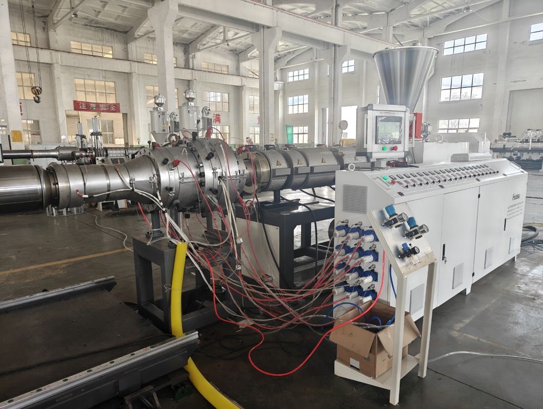 สายการผลิตท่อพลาสติก extruder กระบวนการสองสายการผลิตประสิทธิภาพสูง
