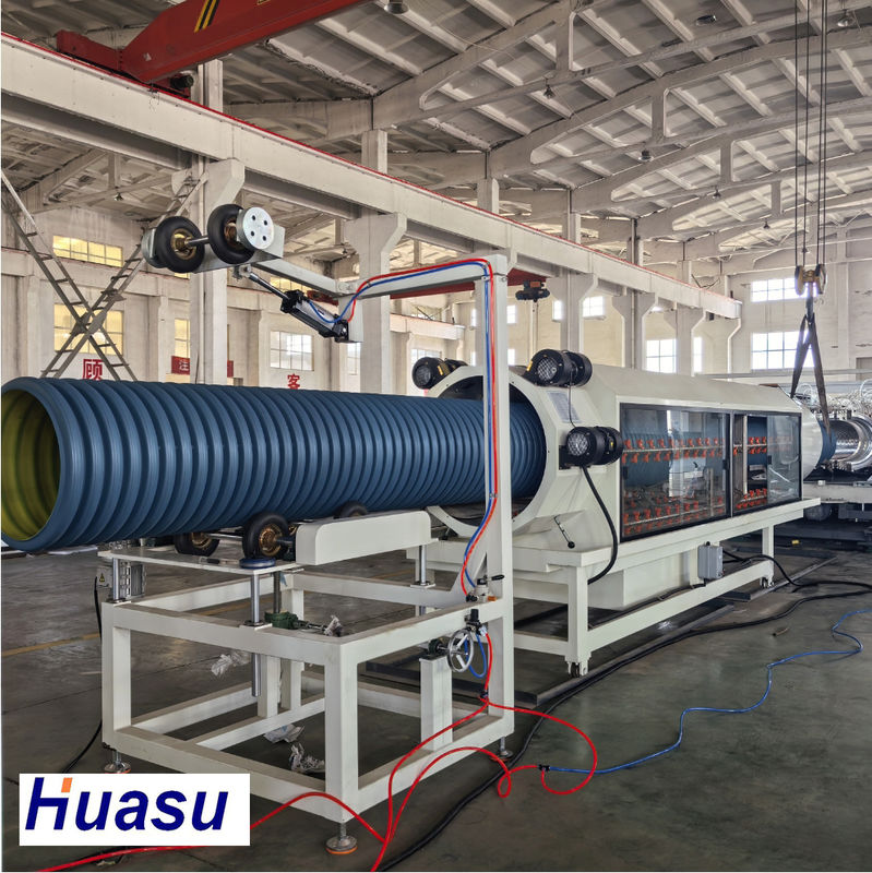 สายการผลิตการอัดขึ้นรูปท่อลูกฟูกสองชั้นสำหรับ PE PP PVC 380V แรงดันไฟฟ้าที่กำหนดเอง