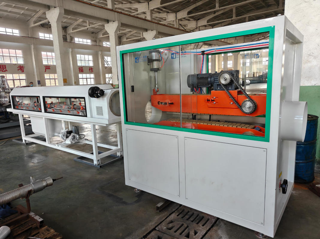 สายการผลิตท่อลูกฟูกสองชั้นพร้อมวัสดุ 38CrMoAlA แรงดันไฟฟ้า 220-440V และขนาด 75-250 มม.