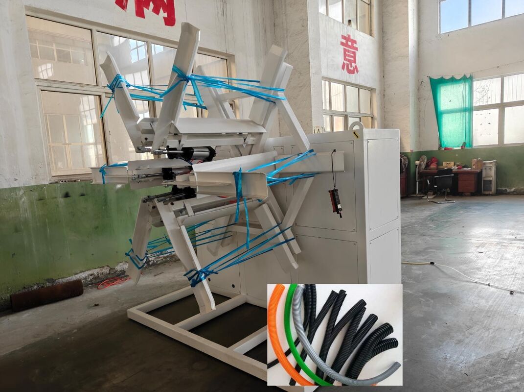 สายการผลิตการอัดขึ้นรูปท่อลูกฟูกสองชั้นพร้อมชิ้นส่วนไฟฟ้าหลักของ Siemens พร้อมแม่พิมพ์ 48 ชิ้น และฟังก์ชันการทำความเย็นด้วยน้ำ