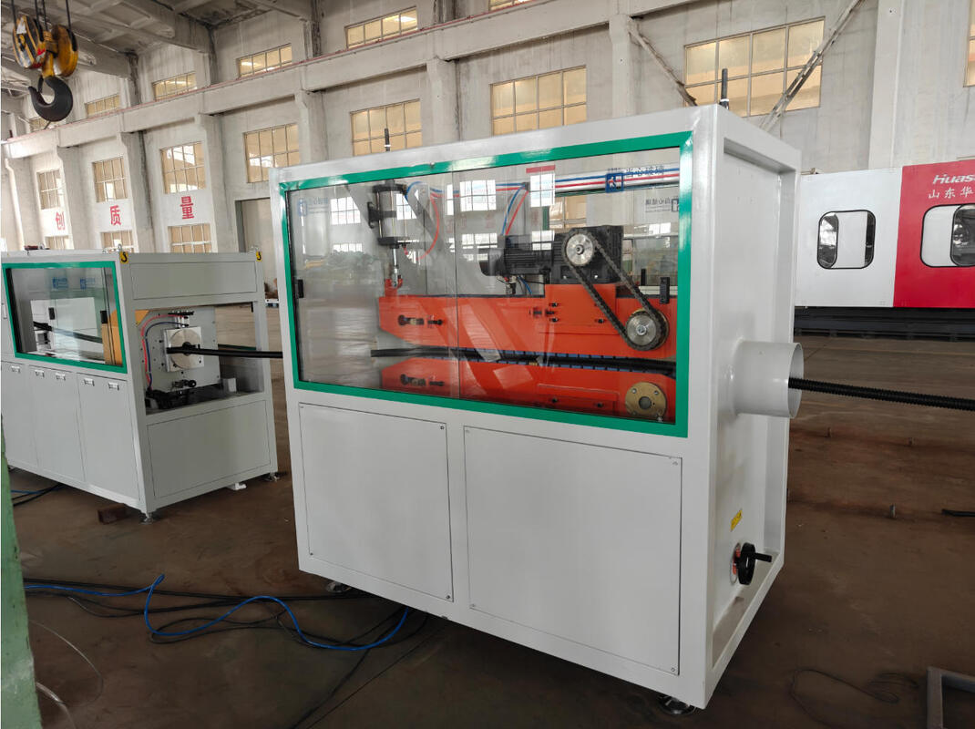 สายการผลิตอัดรีดท่อลูกฟูกผนังเดี่ยวควบคุม PLC พร้อมกำลังมอเตอร์ 37kw และความลึกไนไตรดิงกระบอก 0.4～0.7 มม.