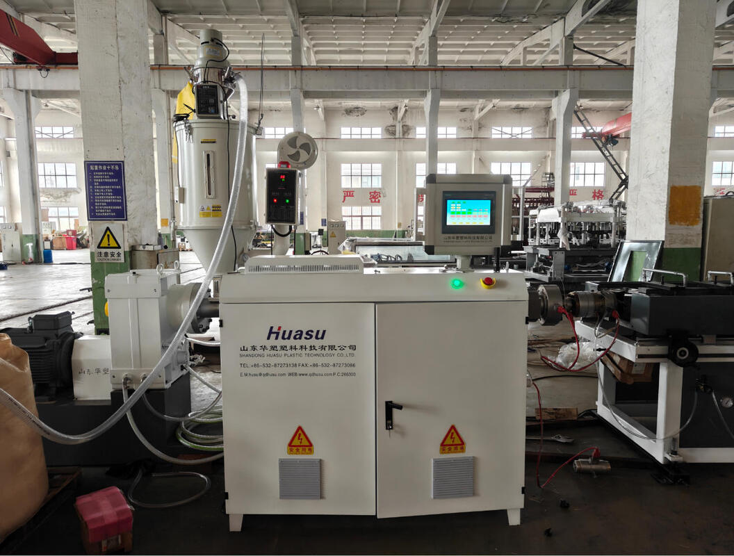 สายการผลิตอัดรีดท่อลูกฟูกผนังเดี่ยวควบคุม PLC พร้อมกำลังมอเตอร์ 37kw และความลึกไนไตรดิงกระบอก 0.4～0.7 มม.