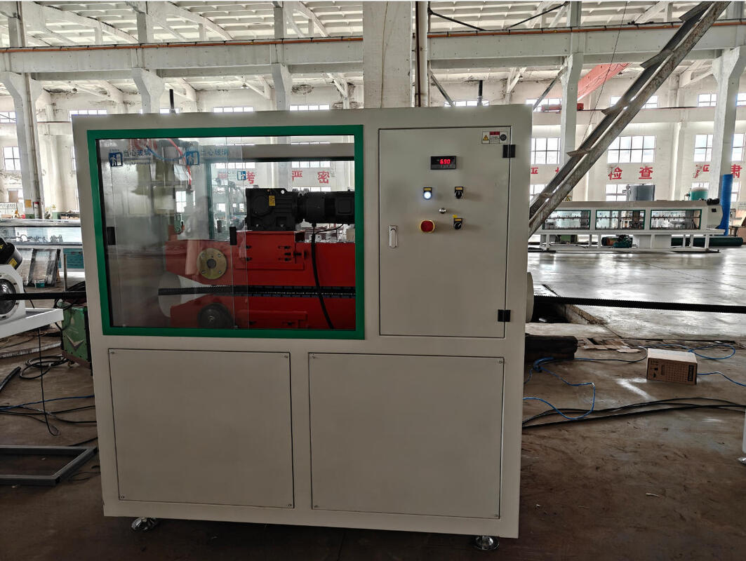 สายการผลิตท่อลูกฟูกผนังเดี่ยวพร้อมระบบควบคุม PLC ที่ให้การทำงานตั้งแต่กึ่งอัตโนมัติไปจนถึงอัตโนมัติเต็มรูปแบบ และส่วนประกอบไฟฟ้าของ Schneider/Siemens