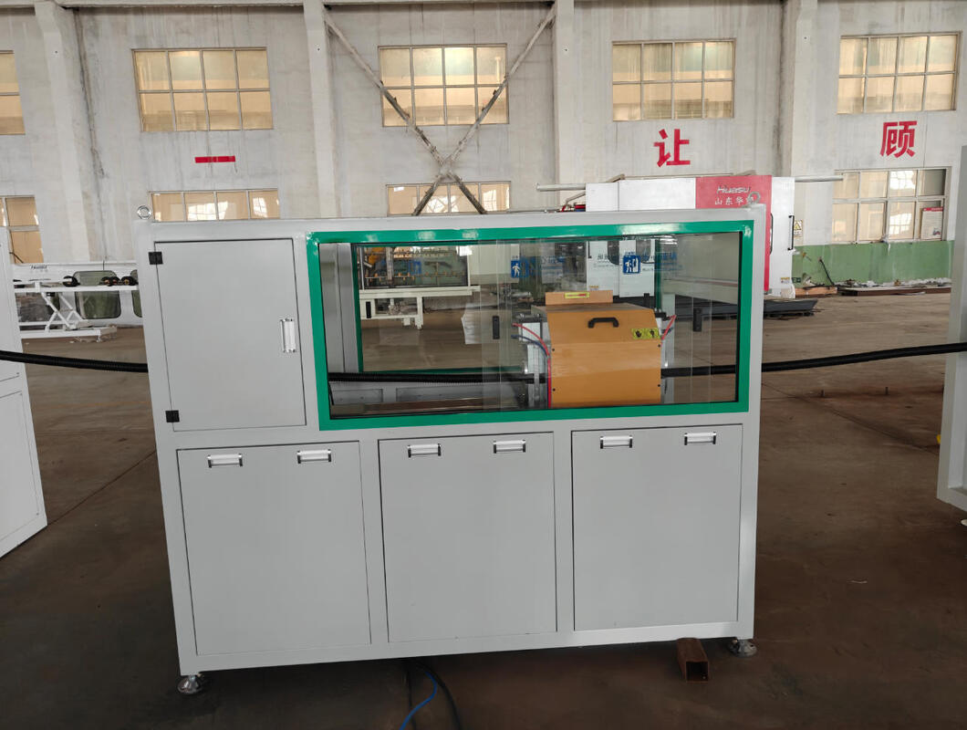 สายการผลิตท่อลูกฟูกผนังเดี่ยว พร้อมขนาดท่อสูงสุด 110 มม., ระบบระบายความร้อนด้วยน้ำ, และมอเตอร์ Siemens สำหรับการผลิตความเร็วสูง