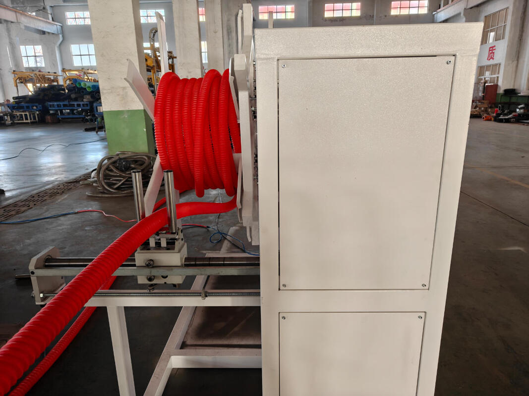 สายการผลิตท่อลูกฟูกผนังเดี่ยวควบคุมด้วย PLC พร้อมวิธีการระบายความร้อนด้วยน้ำและมอเตอร์หลัก Siemens