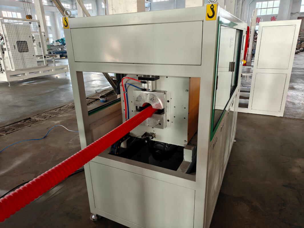 สายการผลิตท่อลูกฟูกผนังเดี่ยวระบายความร้อนด้วยน้ำ พร้อมมอเตอร์หลัก Siemens สำหรับการทำงานต่อเนื่อง