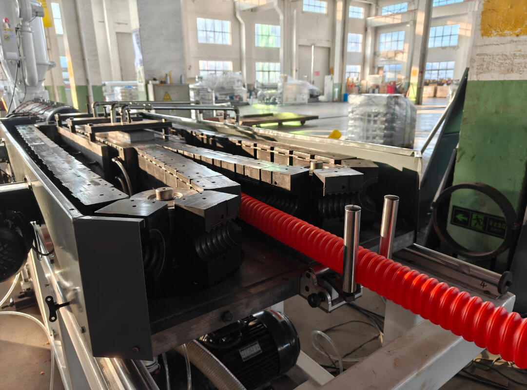 สายการผลิตท่อลูกฟูกสองชั้นพร้อมตัวควบคุมความถี่ Siemens และสกรู Barrel HV>740 สำหรับการผลิตท่อ PE