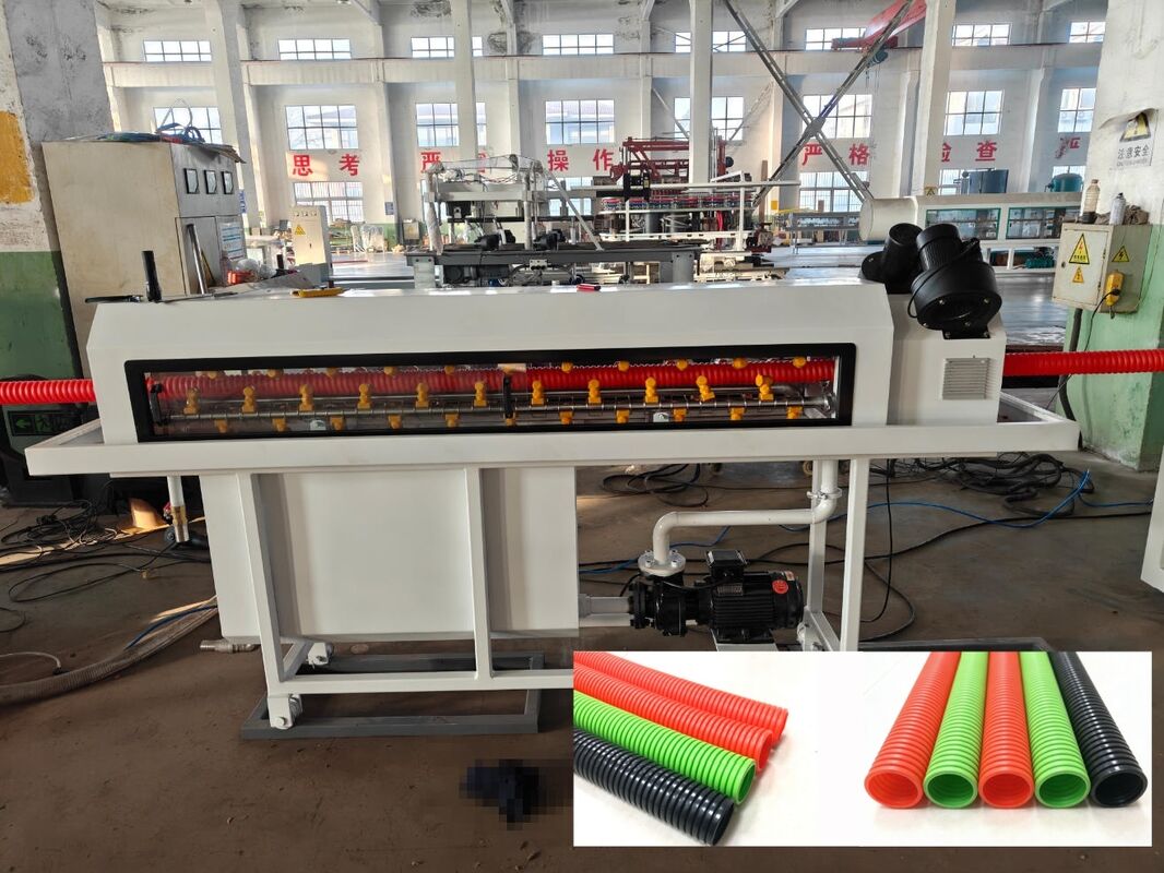 สายการผลิตการอัดขึ้นรูปท่อลูกฟูกผนังเดี่ยวที่ขับเคลื่อนด้วยมอเตอร์ Siemens พร้อมโครงสร้างช่องสกรูลึกและการทำความร้อนด้วยไฟฟ้า