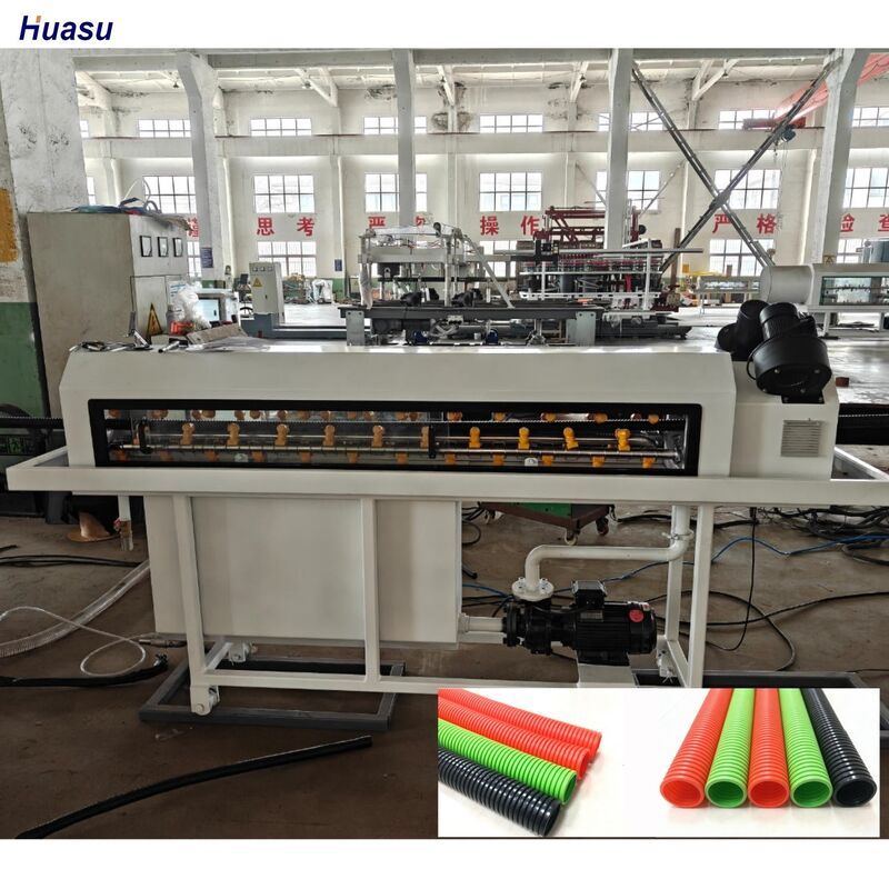 เครื่องรีดท่อลูกฟูกผนังชั้นเดียวพร้อมระบบควบคุมระยะไกล PLC และอุปกรณ์ไฟฟ้า Siemens Schneider สำหรับการผลิตท่อที่ทนทาน