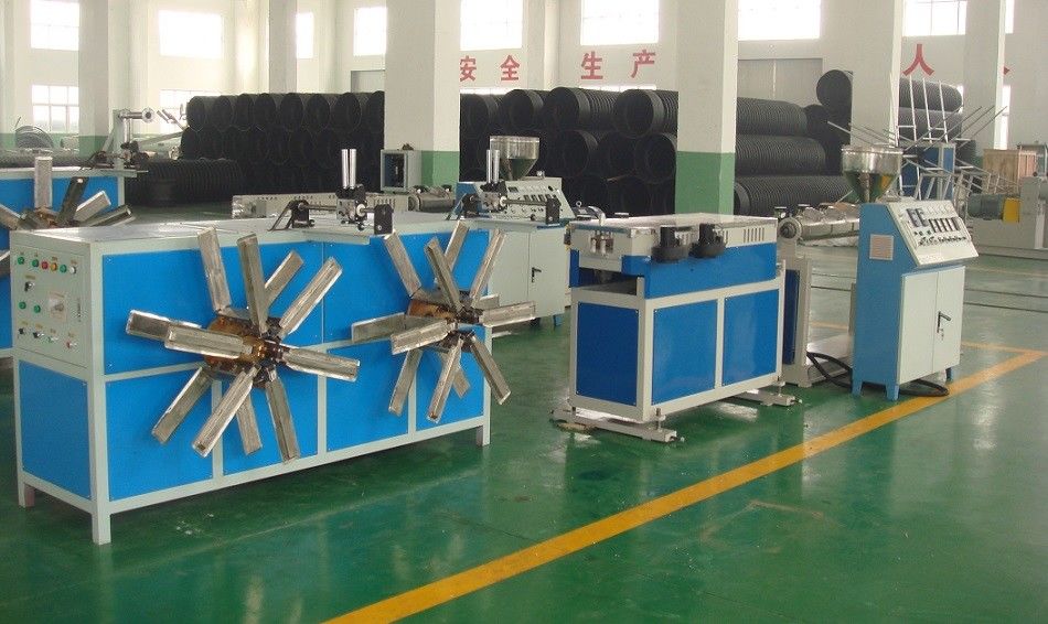 เครื่องจักรลูกฟูกแบบลูกฟูกแบบท่อเดียวสำหรับท่อ PP / PE / PVC