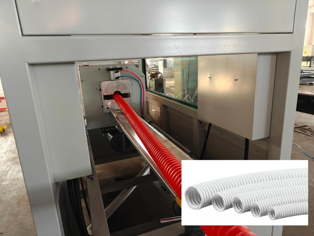 เครื่องรีดท่อลูกฟูกผนังเดี่ยวแบบระบายความร้อนด้วยน้ำ พร้อมการป้อน 1 ทาง และเครื่องทำลูกฟูก 1 ชุด รับประกันกระบวนการผลิตที่เสถียร