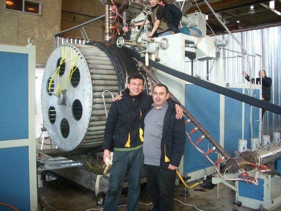 เกลียว HDPE ท่อ Extrusion Line เส้นผ่านศูนย์กลางความหนา Hollowness Wall Spiral ท่อผลิต Line